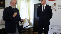 Dyrektor AAN Tadeusz Krawczak (L) i dyrektor WBH Sławomir Cenckiewicz podczas konferencji prasowej „Dokumenty polskich władz emigracyjnych z USA” w siedzibie Archiwum Akt Nowych w Warszawie. Fot. PAP/T. Gzell 