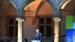 Prezydent RP Andrzej Duda przemawia podczas otwarcia 41. sesji Komitetu Światowego Dziedzictwa UNESCO na Zamku Królewskim na Wawelu. Fot. PAP/J. Bednarczyk 