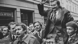Prof. A. Dudek: Ujawnienie współpracy L. Wałęsy z SB nie obciąża jego wizerunku jako przywódcy Solidarności. Źródło: Serwis wideo PAP