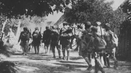 Przemarsz oddziału legionistów przez Jastków. 1915 r. Fot. NAC