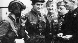 17.09.1939 - agresja sowiecka na Polskę. Niemieccy i sowieccy żołnierze na linii demarkacyjnej. Źródło: PAP/Reprodukcja 