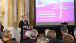 Prezydent Andrzej Duda podczas sesji jubileuszowej w ramach Centralnych Obchodów 500-lecia Reformacji na Zamku Królewskim w Warszawie. Fot. PAP/L. Szymański 