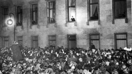 Owacja na cześć A. Hitlera 30 stycznia 1933 r. Źródło: Bundesarchiv