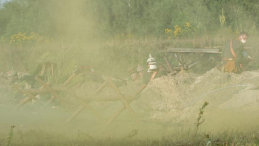 Rekonstrukcja ataku z użyciem gazów bojowych podczas V Międzynarodowego Zlotu Historycznego w Bolimowie. 2014 r. Fot. PAP/G. Michałowski
