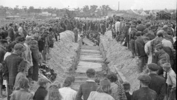 Pogrzeb ofiar pogromu kieleckiego. Fot. PAP/CAF