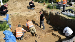 Prace archeologiczne na cmentarzu komunalnym w Hruszowicach w miejscu istniejącego do 26 kwietnia 2017 r. pomnika ku czci UPA. 26.05.2018 Fot. PAP/D. Delmanowicz