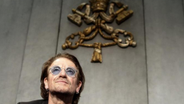 Wokalista grupy rockowej U2 przed konferencją prasową w Watykanie po audiencji prywatnej u papieża Franciszka, 19 09 2018. Fot. PAP/EPA/R. Antimiani