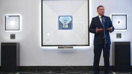 Prezydent Andrzej Duda podczas uroczystego otwarcia Sali Orderu Orła Białego w Pałacu Prezydenckim. Fot. PAP/J.Turczyk