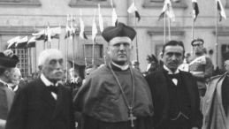 Członkowie Rady Regencyjnej: książę Zdzisław Lubomirski (P), arcybiskup Aleksander Kakowski i hrabia Józef Ostrowski. 10.1917. Fot. NAC