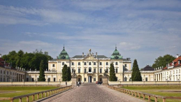 Barokowy zespół pałacowo-parkowy Branickich w Białymstoku. Fot. PAP/J. Ochoński