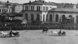22 kwietnia 1919 r. Przybycie Naczelnika Państwa Józefa Piłsudskiego do Wilna. Powitanie na dworcu kolejowym. Źródło: NAC