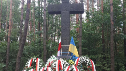 Uroczystości w dawnej Janowej Dolinie na Wołyniu, gdzie w 1943 r. UPA zamordowała ponad 600 Polaków. 14.07.2019. Źródło: Ambasada RP w Kijowie