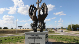 Suwałki, 10.07.2018. Pomnik ofiar obławy augustowskiej. PAP/A. Reszko