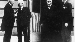 Konferencja pokojowa w Wersalu - od prawej: prezydent USA Thomas Woodrow Wilson, premier Francji Georges Clemenceau, premier Włoch Wittorio Orlando, premier Anglii George David Lloyd. 28.06.1919. Fot. NAC