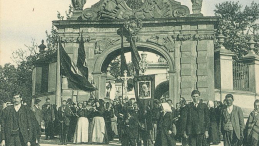 Brama Lubomirskich na Jasnej Górze. Lata 1900-1928. Źródło: CBN Polona