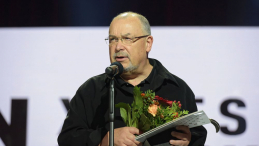 Reżyser Lech Majewski odebrał nagrodę „Platynowy opornik”, podczas gali zamknięcia XI Festiwalu Filmowego „Niepokorni Niezłomni Wyklęci” w Gdyni. Fot. PAP/R. Jocher