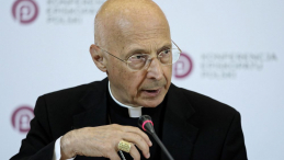 Przewodniczący Rady Konferencji Episkopatów Europy kardynał Angelo Bagnasco. Fot. PAP/T. Gzell