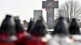 Pomnik upamiętniający pomordowanych mieszkańców polskiej miejscowości Huta Pieniacka na Ukrainie. Fot. PAP/D. Delmanowicz
