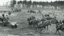 Wielkopolska Brygada Kawalerii podczas bitwy nad Bzurą. Wikimedia Commons