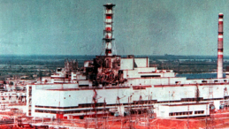 26 kwietnia 1986 r. o godz. 1.24 wydarzyła się awaria reaktora 4 bloku elektrowni w Czarnobylu. Na zdj. elektrownia w Czarnobylu po wybuchu reaktora. PAP/CAF-archiwum