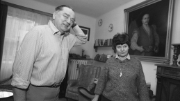 Premier RP Jan Olszewski z żoną Martą w swoim mieszkaniu. Warszawa 12.1991.Fot. PAP/T. Walczak 