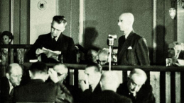 Konfrontacja podczas procesu moskiewskiego gen. Leopolda Okulickiego z Janem Stanisławem Jankowskim. Źródło: IPN