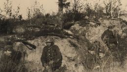 Żołnierze polscy podczas walk pod Radzyminem. 08.1920. Źródło: CAW