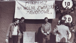 Szczecin, sierpień 1980 r. Zbiórka pieniędzy na Wolne Związki Zawodowe. Źródło: Wikipedia Commons