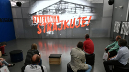 Wrocław, 25.08.2020. Wystawa „Zajezdnia strajkuje” w Centrum Historii Zajezdnia. Wystawa jest głównym punktem obchodów 40. rocznicy powstania NSZZ „Solidarność” we Wrocławiu. Fot. PAP/M. Kulczyński