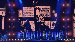 Chłopcy z Placu Broni rozpoczęli koncert „Solidarni z Białorusią” piosenką „Kocham wolność” wykonaną po polsku i po białorusku. Fot. PAP/R. Pietruszka