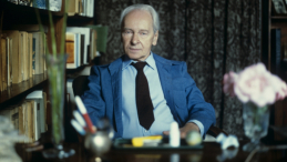 Warszawa 08.1981. Prozaik, publicysta, felietonista, scenarzysta, działacz opozycji demokratycznej w PRL, współzałożyciel KOR, Jerzy Andrzejewski w domu. Fot. PAP/I. Jarosińska 