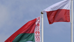 Flagi Polski i Białorusi. Fot. PAP/A. Reszko