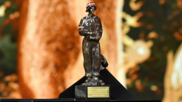 La statuetta del premio BohaterONy assegnata ai BohaterONy Awards.  Powstańców Warszawskich, che è la finale della sesta edizione della campagna.  Foto PAP / R. Persilja