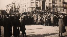 Plac Zamkowy - uroczyste proklamowanie powstania Królestwa Polskiego, ogłoszone przez generalnego gubernatora Warszawy von Beselera. Warszawa, 05.11.1916. Fot. PAP/Reprodukcja/Archiwum/M. Leśniewski