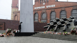 Katowicki pomnik upamiętniający poległych górników KWK „Wujek” w 40. rocznicę wydarzeń. Fot. PAP/A. Grygiel
