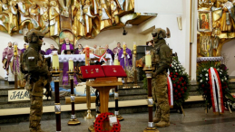 Uroczystości pogrzebowe Aleksandra Tarnawskiego w kościele NMP Królowej Polski w Bielsku-Białej. Fot. PAP/Z. Meissner