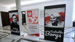 Wystawa „Uwięzieni za Polskość” zorganizowana w rocznicę bezprawnego aresztowania Andżeliki Borys i Andrzeja Poczobuta w Sejmie RP. Fot. PAP/M. Obara