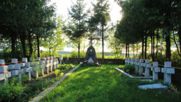 Cmentarz żołnierzy AK w Surkontach. Fot. Robert Wielgórski. Źródło: Wikimedia Commons