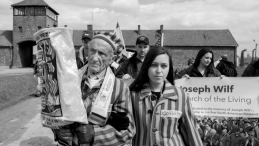 Edward Mosberg wraz ze swoją wnuczką Jordaną Karger uczestniczy w 26. Marszu Żywych na terenie b. niemieckiego obozu Auschwitz. 2017 r. Fot. PAP/A. Grygiel 
