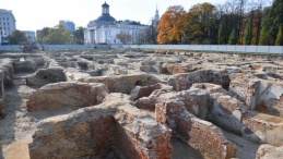 Odkryte fundamenty pałacu Saskiego na Placu Marszałka Józefa Piłsudskiego w Warszawie. Fot. PAP/R. Pietruszka