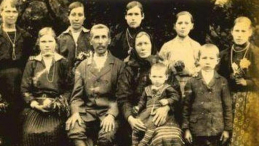 Rodzina Jasiończaków z Woli Ostrowieckiej, zamordowana w 1943 r. przez UPA. Fot. ze zbiorów Leona Popka. Źródło: IPN