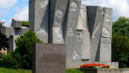Plac Stu Straconych w Zgierzu. Źródło: Wikipedia