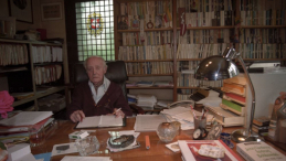 Redaktor naczelny miesięcznika „Kultura” Jerzy Giedroyć w siedzibie Instytutu Literackiego w Maisons-Laffitte pod Paryżem. 1997 r. Fot. PAP/J. Ruciński