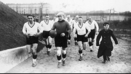 Mecz piłki nożnej Łódzki Klub Sportowy - Warszawianka w Łodzi w  1936 r. Fot. NAC
