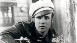 Marlon Brando w filmie "Dziki" z 1953 roku. Fot. Handout/PAP/EPA