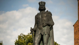 Pomnik Bolesława Chrobrego w Gnieźnie. Fot. PAP/Archiwum Kalbar