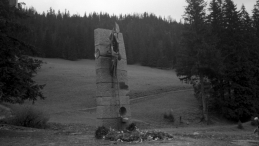 Pomnik Prometeusz Rozstrzelany, autorstwa Władysława Hasiora, wzniesiony w 1964 roku przy alei Przewodników Tatrzańskich. PAP/Wiesław Prażuch