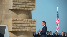 Prezydent Francji Emmanuel Macron podczas obchodów 80. rocznicy lądowania Wojsk Sprzymierzonych w Normandii. Fot. PAP/M. Obara