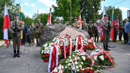 Uroczystości przed pomniku upamiętniającym aresztowanie Sztabu Wileńskiego Armii Krajowej przez NKWD w Boguszach. 06.07.2024. Fot. PAP/V. Doveiko