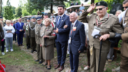 80. rocznica operacji "Ostra Brama", uroczystości odsłonięcia odrestaurowanego pomnika nagrobnego Michała Półtoraka ps. „Grot” w Kalwarii Wileńskiej, fot. PAP/A. Zawada